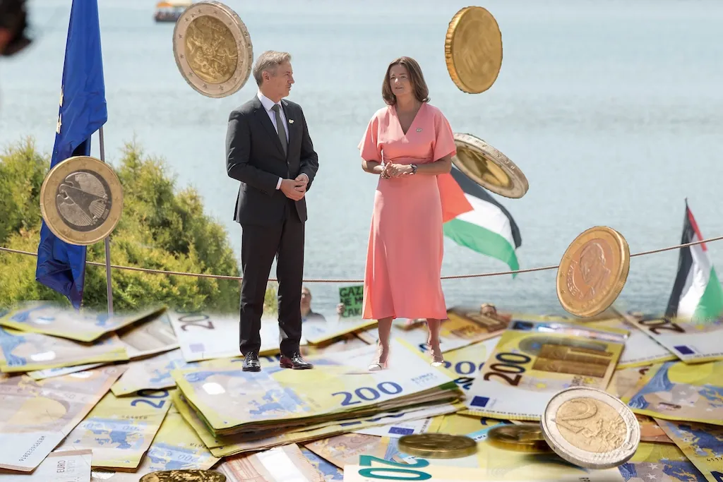 Pod Golobom in Fajonovo je na Balkan in Afriko frčalo na desetine milijonov evrov