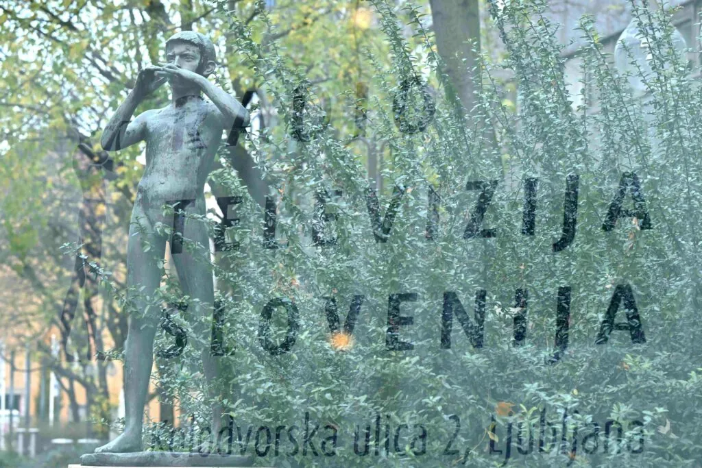 RTVS kljub višjemu prispevku in proračunskim injekcijam letos spet v minusu