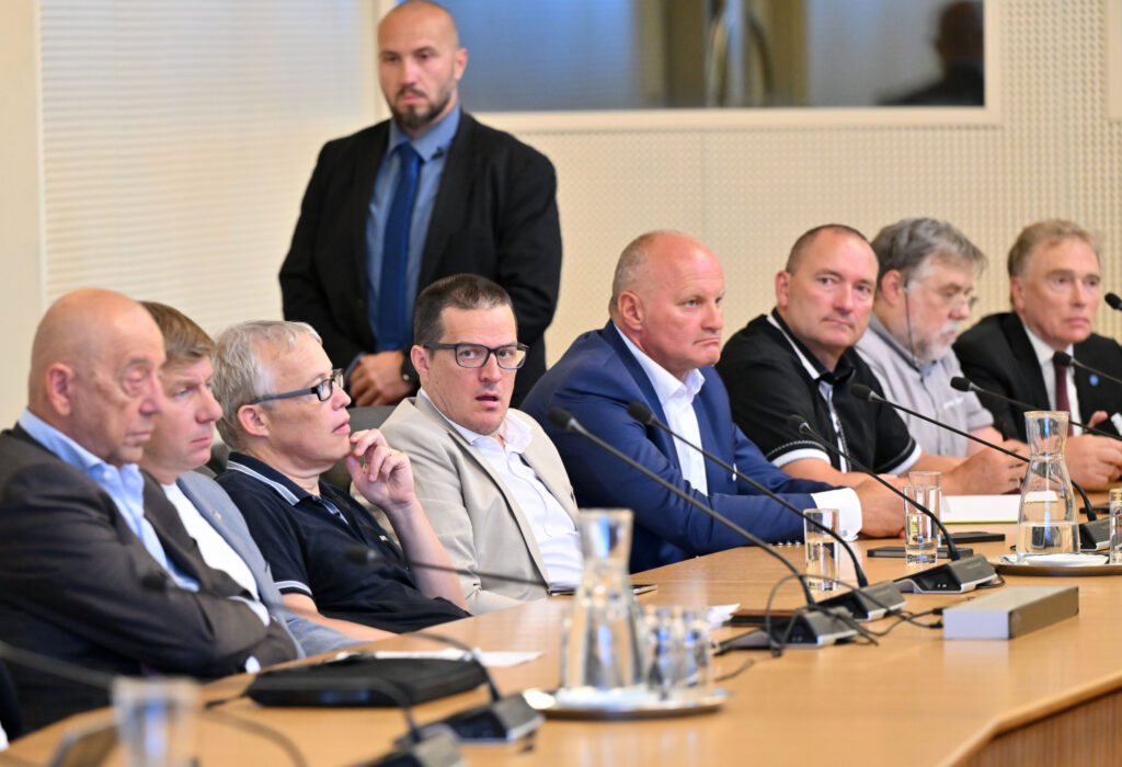 Janševa vlada odločno ščiti Slovence: Bruselj prosi za znižanje trošarin na gorivo pod minimum v EU