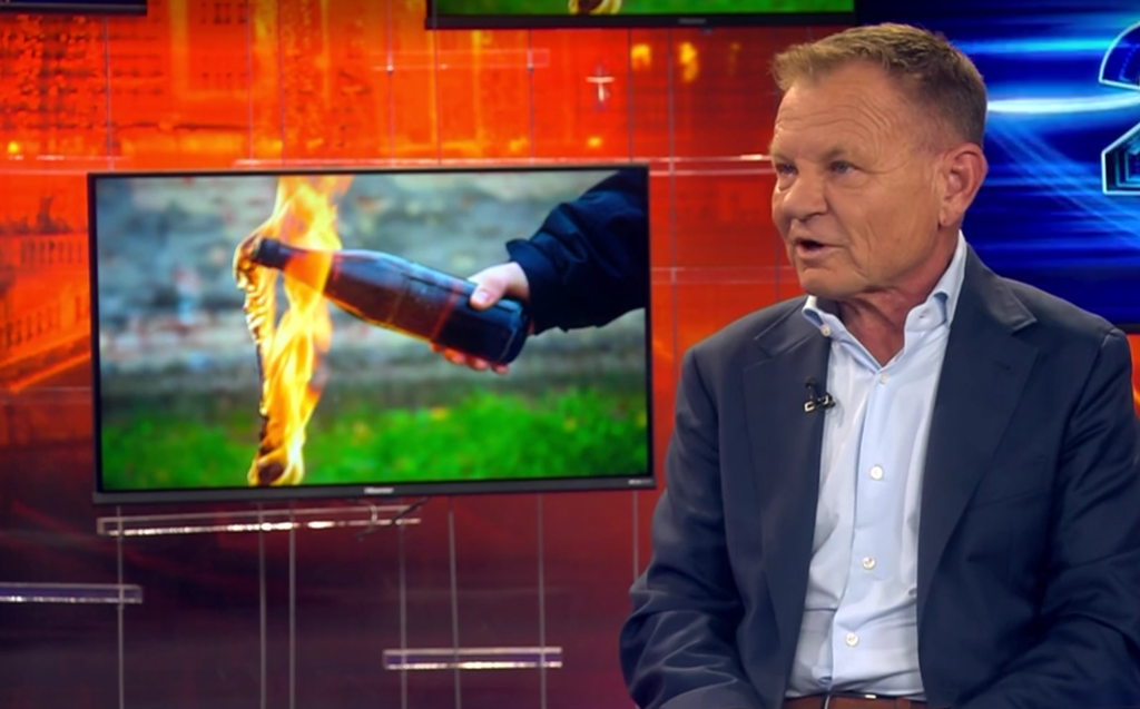 Policisti napadeni z molotovko, minister Matoz opozarja, da so potrebni strožji ukrepi