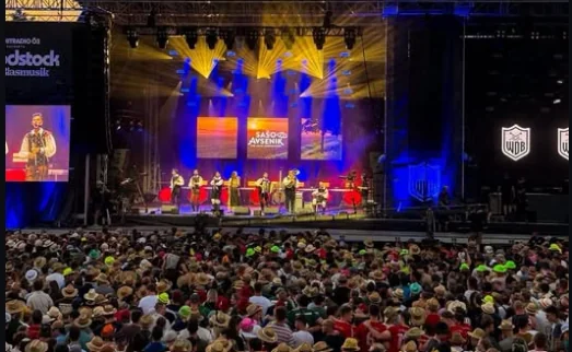Sašo Avsenik navdušil 30.000 obiskovalcev, na največjem festivalu pihalne glasbe v Evropi