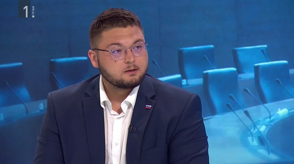 Poslanec Poglajen v Odmevih razkril razlog za odsotnost Goloba in zavajanje Svobode