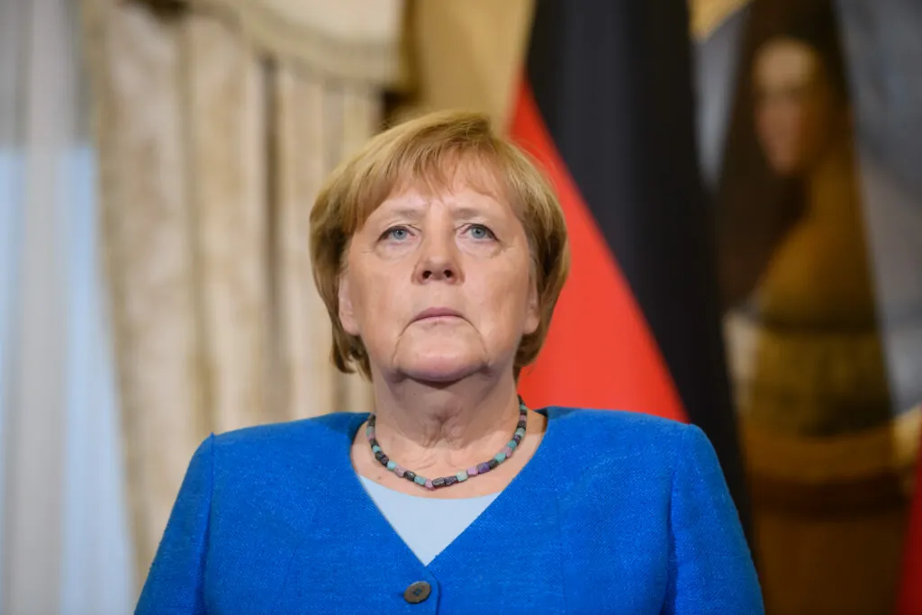 Arhivi Stasija o Angeli Merkel ostajajo skrivnost