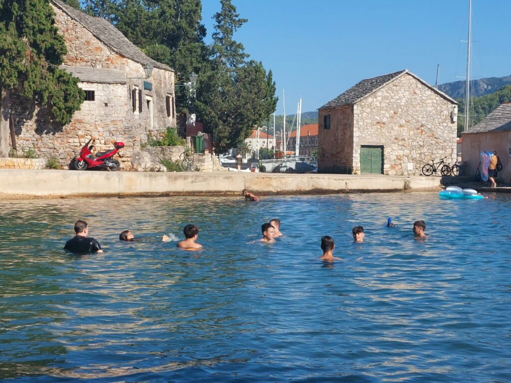Celjski osnovnošolci na Hvar na povabilo pobratenega Slavonskega Broda