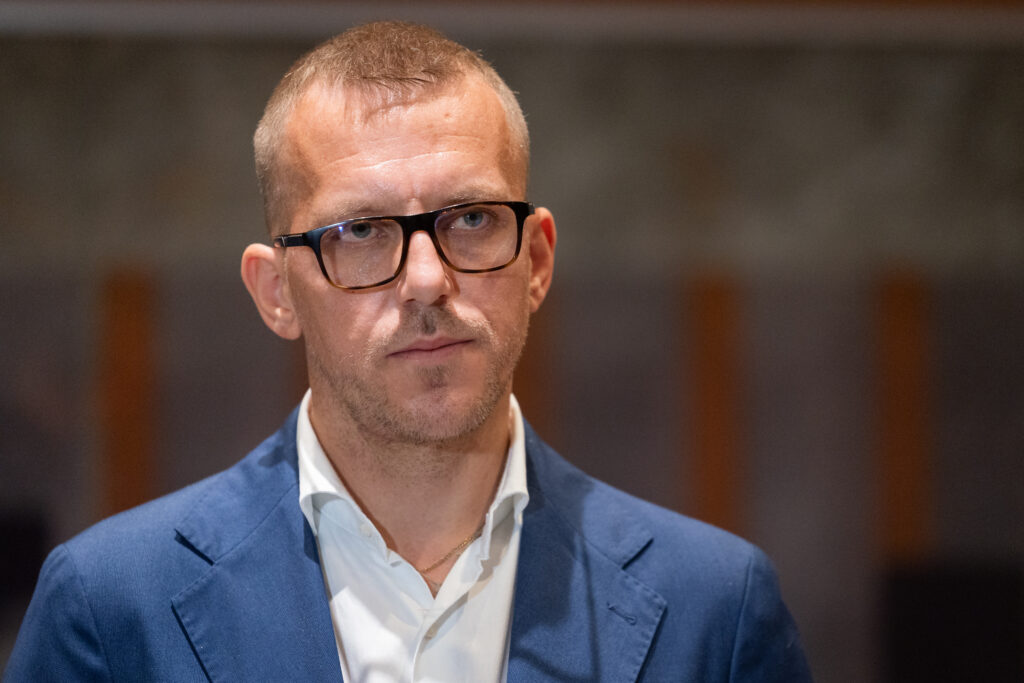 Na portalu 24ur “forsirajo” Mijičev odstop, čeprav so se dolgovi že začeli izplačevati