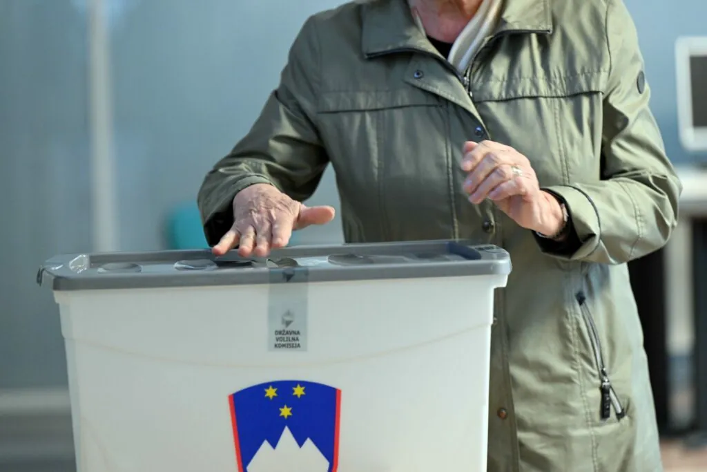 Stevanović razpisal lokalne volitve: glasovali bomo 15. novembra