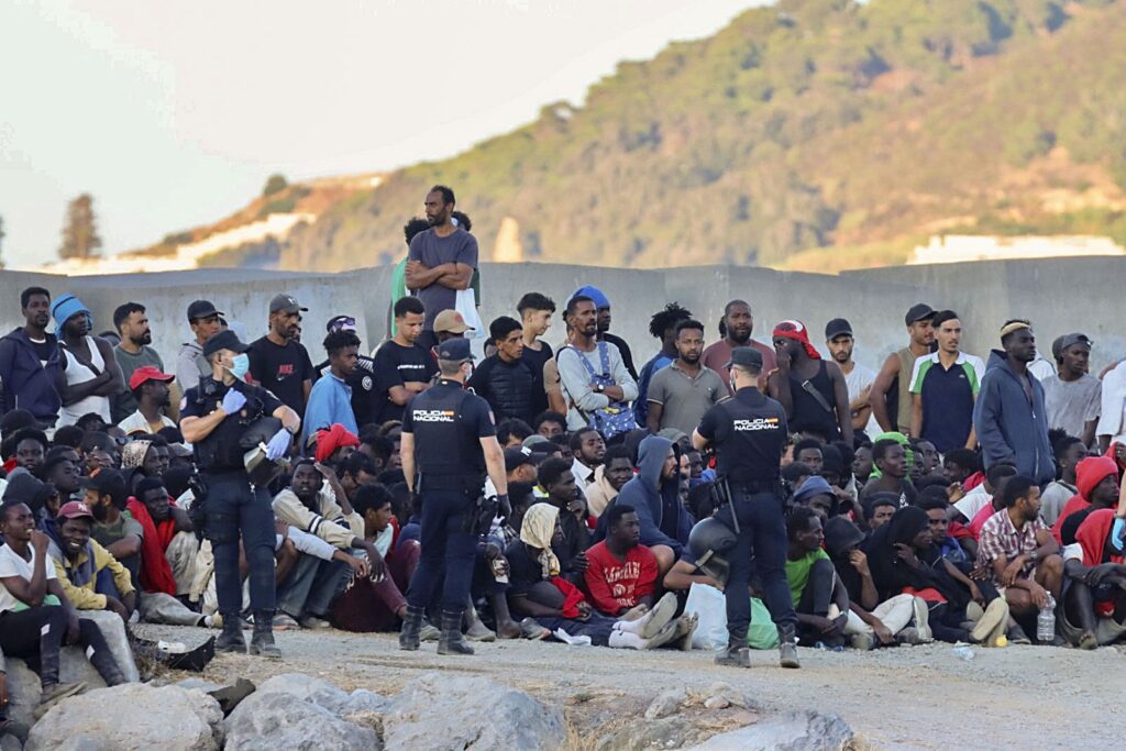 [OGABNO] Migrantski »mladoletniki« šolo uporabljali za stranišče, učilnice so polne njihovih iztrebkov
