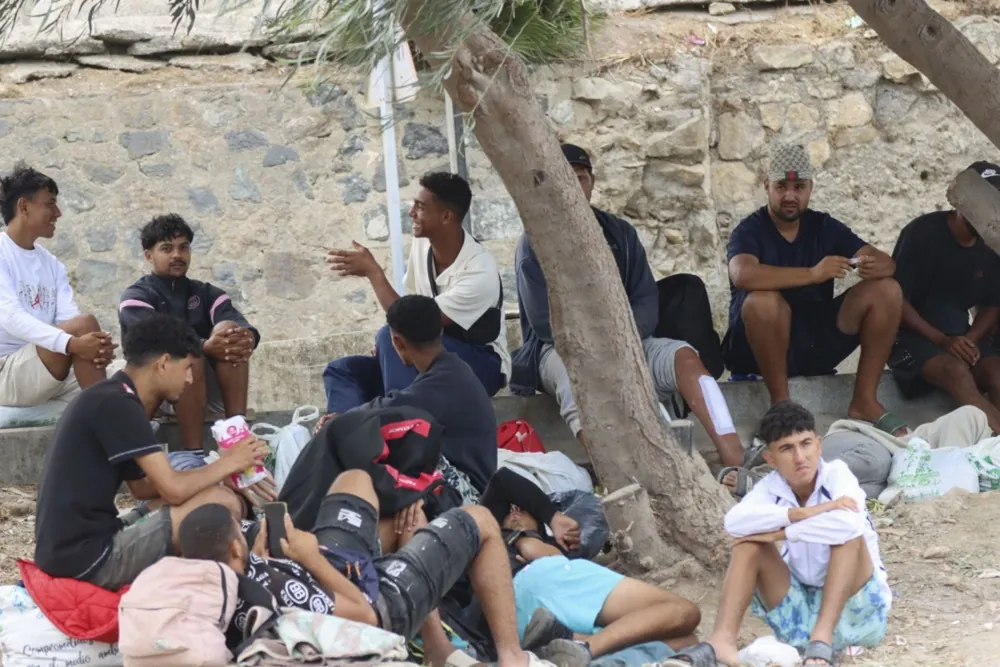 Policija o kaosu v Ceuti: Maroški migranti ugrabljajo in skupinsko posiljujejo dekleta