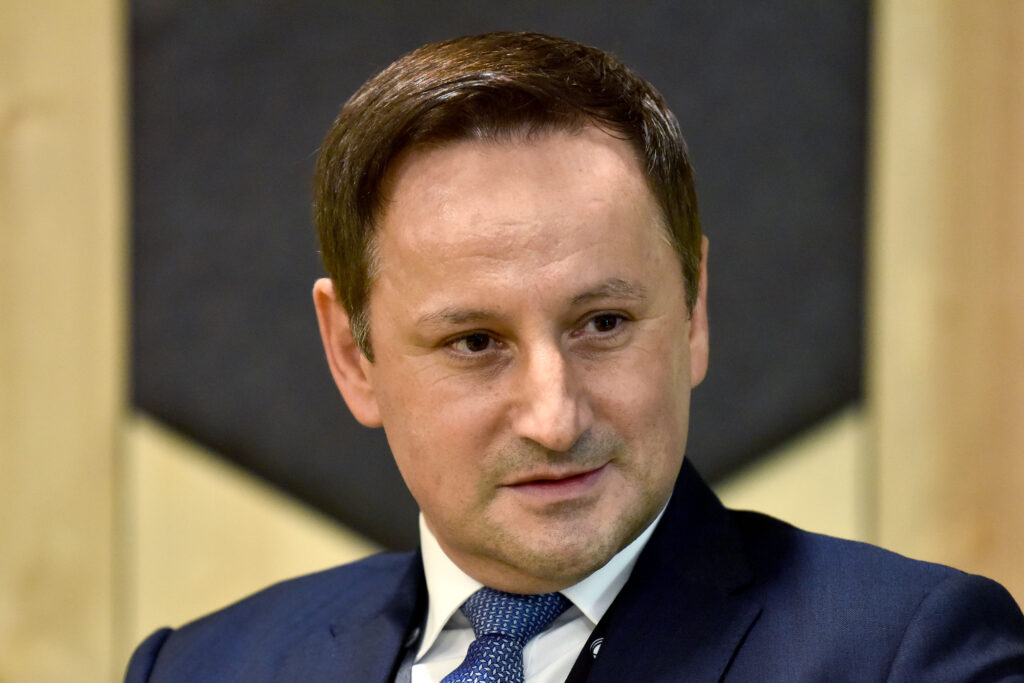 Bivši direktor Sove: “Ne glede na to ali gre za vohunko, je državna varnost na kocki”