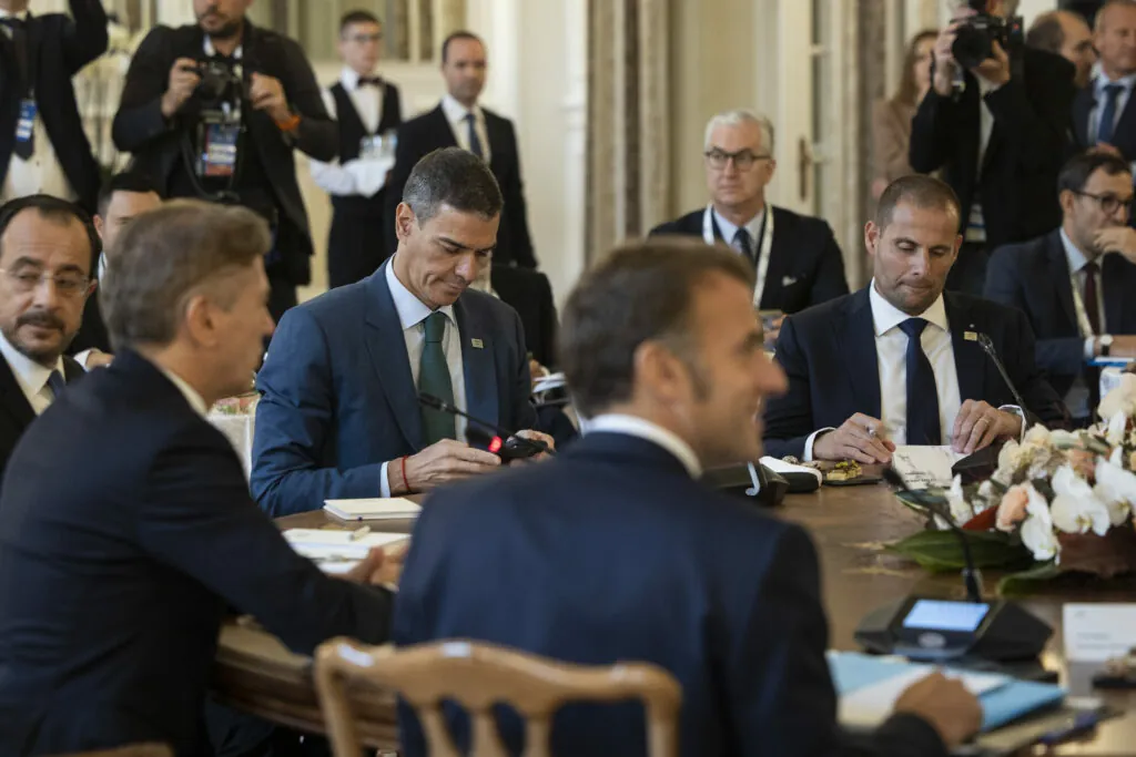 Države z liberalnimi in socialističnimi vladami v bran Tanji Fajon