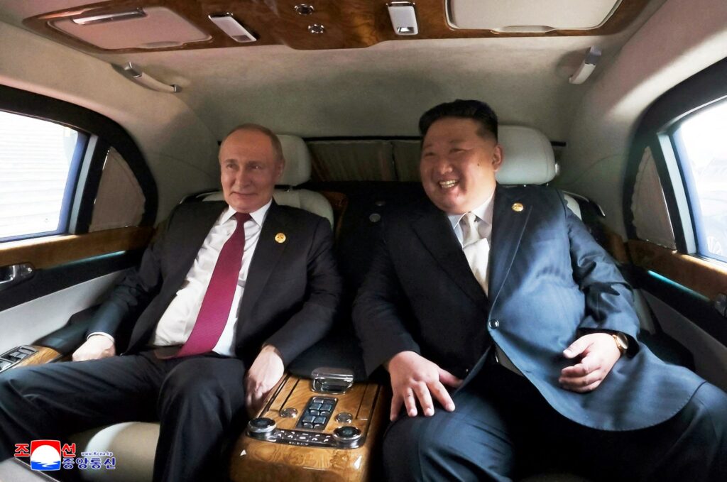 Krvavi posli Putina in Kim Jong Una: Severna Koreja zaradi vojne v Ukrajini doživlja gospodarski razcvet