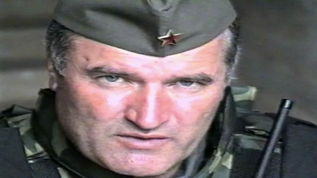 Resnica o ideološkem ozadju Mladića: Njegove korenine segajo globoko v partizansko in komunistično Jugoslavijo