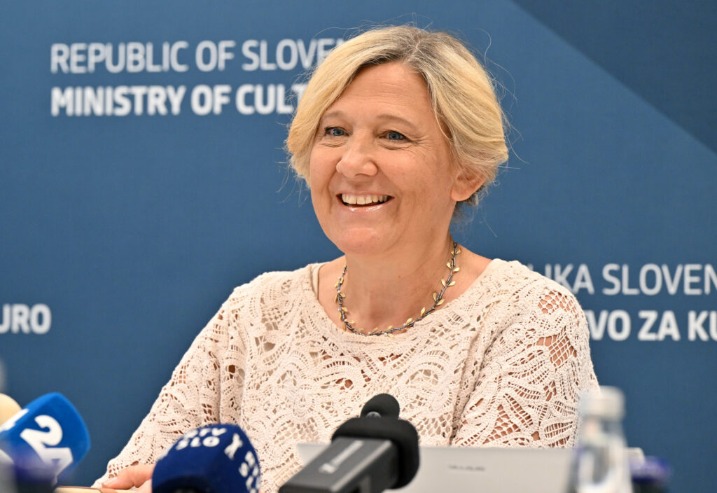 Nova ministrica ustavlja Vrečkin plesni zavod: denarja ni, dokumentacije tudi ne