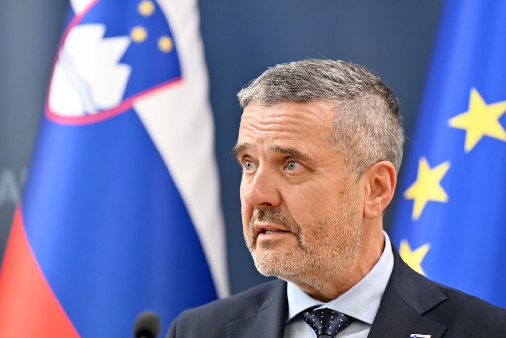 Slovenski mediji še enkrat zavajali okoli naše države in Tanje Fajon
