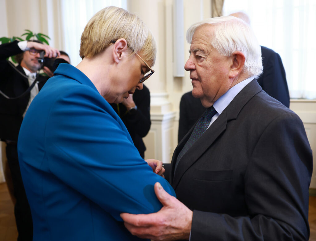 Pirc Musarjeva kot njen mentor izključuje novinarje v času svinčenih časov