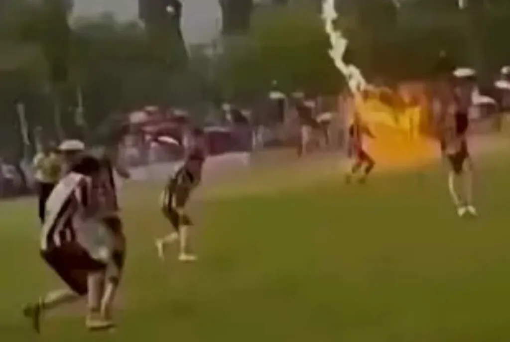 (VIDEO) Na Tajskem strela ubila nogometaša