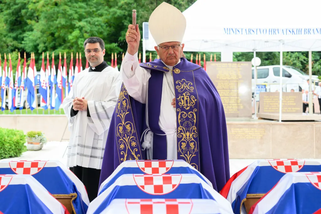 “Prekinjamo čakanje, ki je trajalo 81 let”: 500 hrvaških žrtev dobilo dostojen pokop