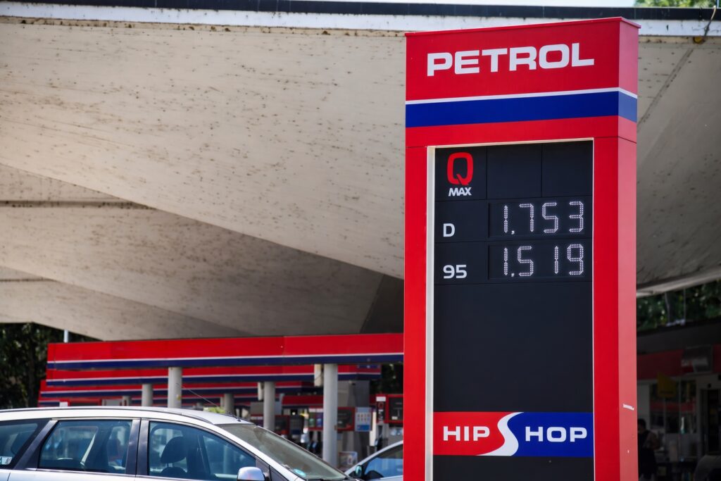 Dizel cenejši za skoraj 13 centov, pocenila se bosta tudi bencin in kurilno olje