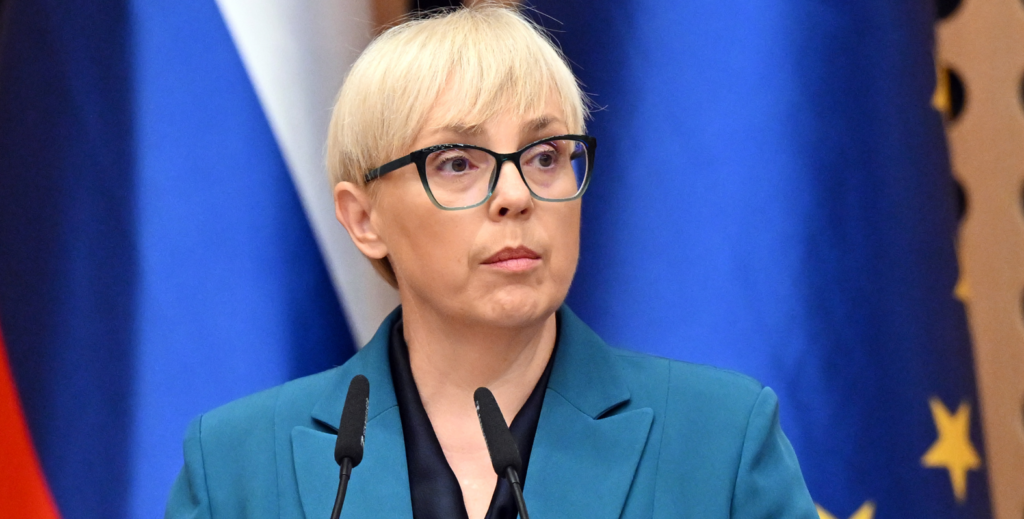 Vrsta ostrih očitkov na račun predsednice s strani znanega politologa