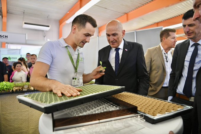Premier Janša na sejmu Agra: Brez kmeta ni hrane in da brez hrane ni življenja!