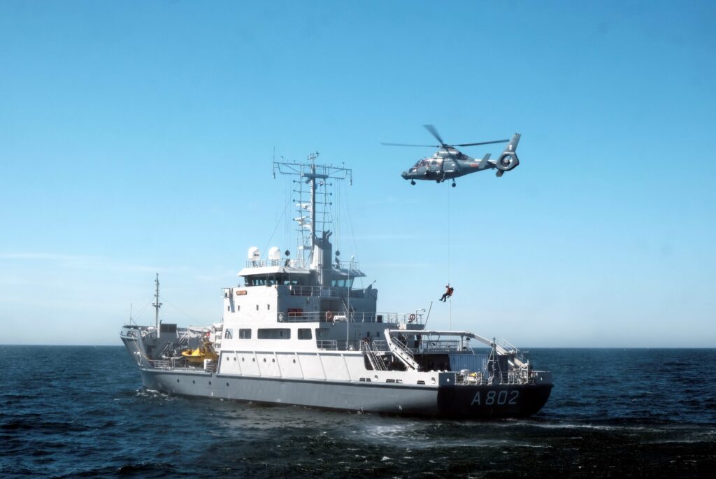 Nova ruska eskalacija: Signalna raketa poletela tik ob danskem vojaškem helikopterju