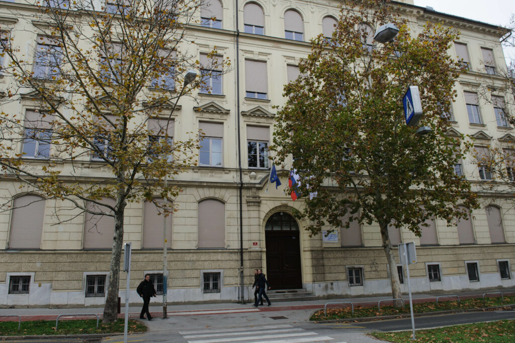 Je nevladnica skušala na mariborski gimnaziji ideološko indoktrinirati dijake?