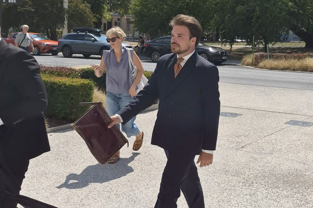 Sprega Levice z mediji? Po šokantnem intervjuju se v javnosti čudežno pojavi obtožnica proti Smodeju