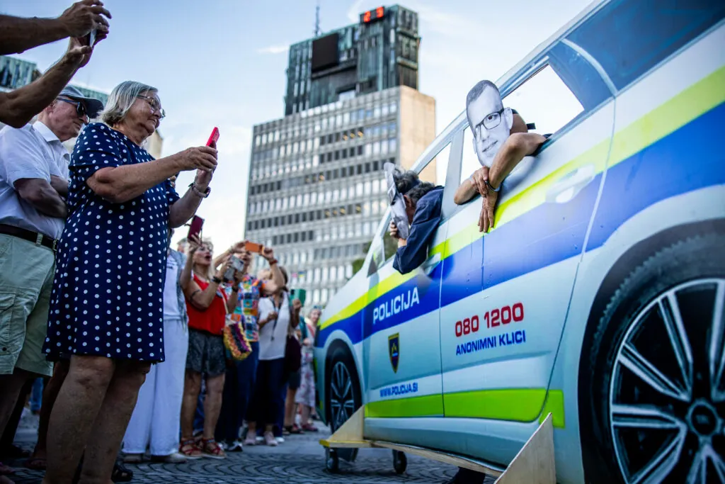 Na protestu brezdelnežev in lenuhov tudi Udba