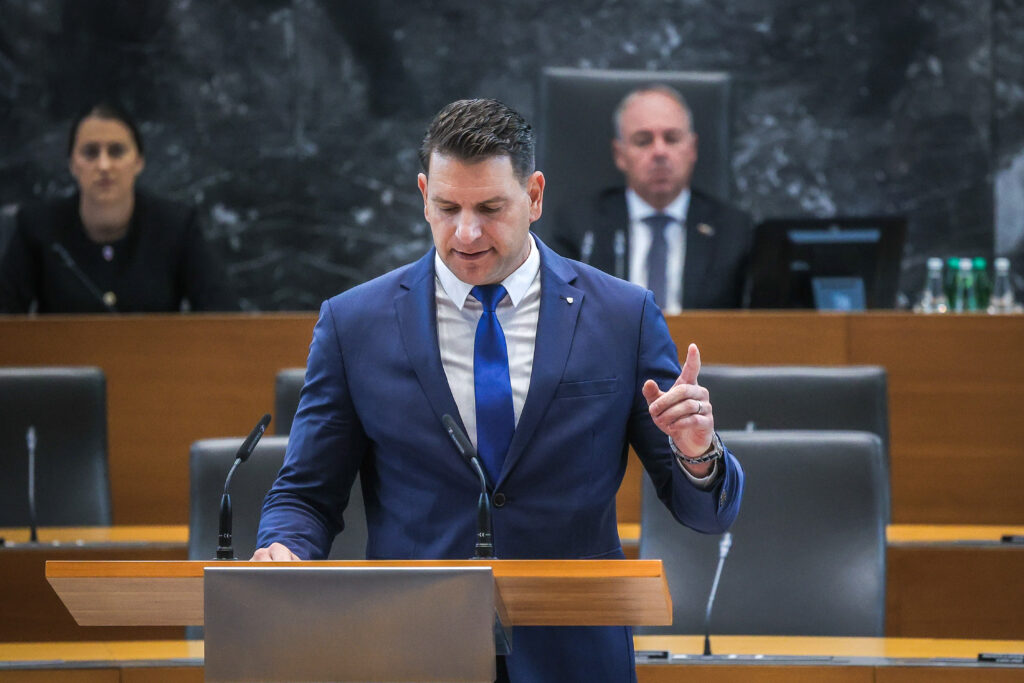 Strah in paranoja leve opozicije pred razkritji v Gen-I