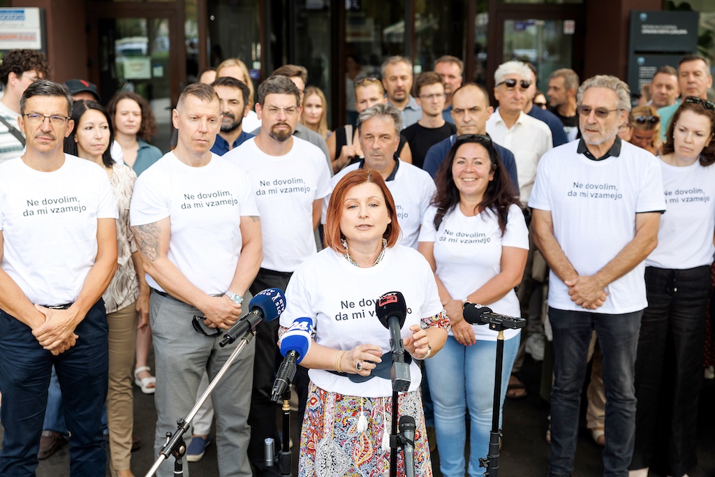 Rdeči kaviar sindikalisti proti razvoju Slovenije