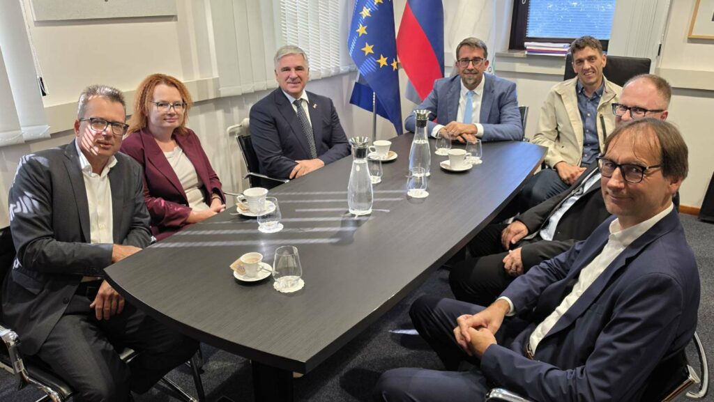 Vlada izpolnjuje koalicijsko zavezo: Ajdovščina korak bližje novemu zdravstvenemu centru in helikopterski bazi