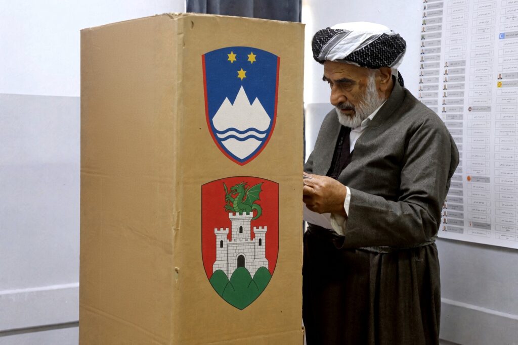 Zaživel zakon, ki tujcem odvzema volilno pravico