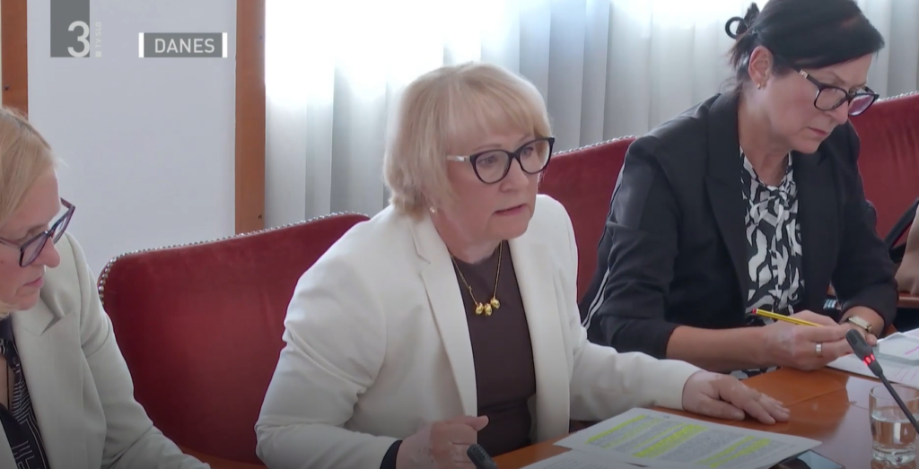 Leva propaganda še vedno v slovenskih šolah; poslanci zahtevali ukrepanje