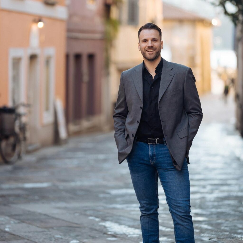 Janša presekal polresnice o izstopu člana SDS