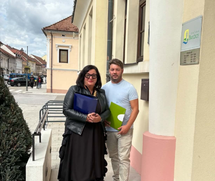 Župan Brežic razrešil podžupanjo iz vrst Svobodnjakov