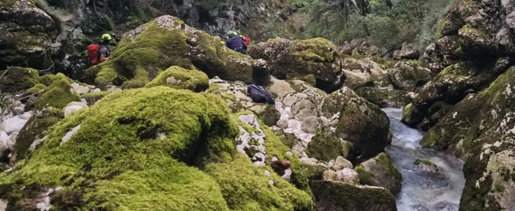 [Foto] Znane podrobnosti tragedije pri slapu Savica: slišal se je srhljiv krik otroka (7), medtem ko je padal v globino
