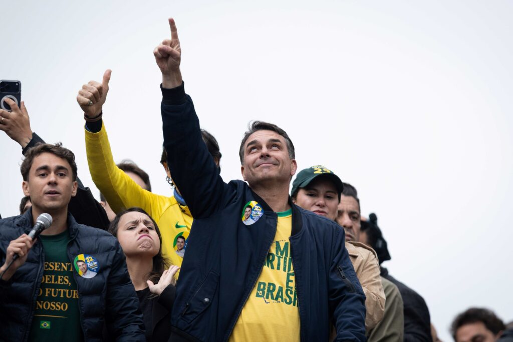 Flavio Bolsonaro zmagovalec prvega kroga: Bo Brazilija utrdila desni obrat Latinske Amerike?