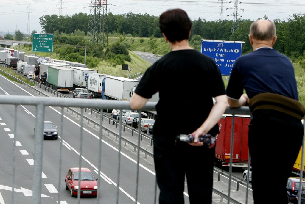 Promet na štajerski avtocesti med Domžalami in Zadobrovo končno stekel