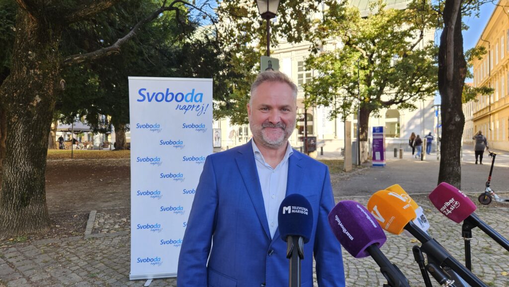 Direktor agencije, ki je preiskovala sporne nakupe Golobove ministrice sedaj njegov županski kandidat