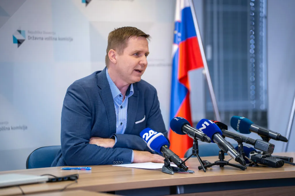 Zorčič po referendumih: Visoka udeležba povzročila daljše čakalne vrste, posebnosti pri izvedbi ni bilo