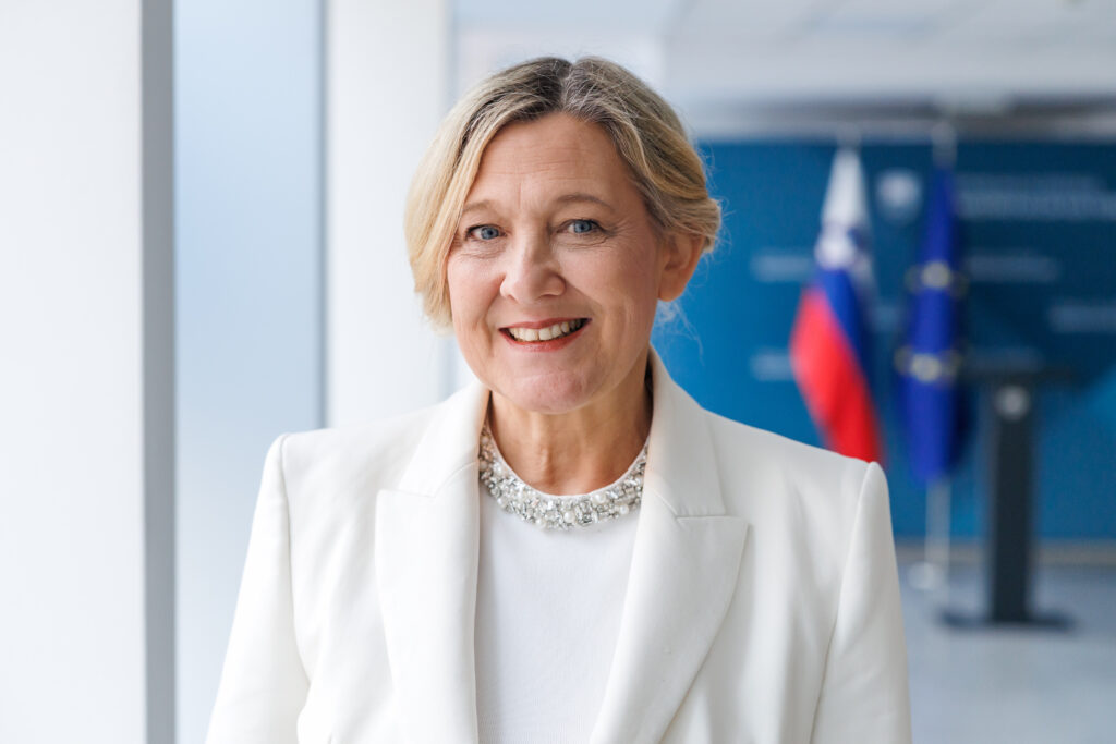 Ministrica Fridl Jarc: Strokovne službe so Vrečko že februarja opozorile, da na ministrstvu ni denarja