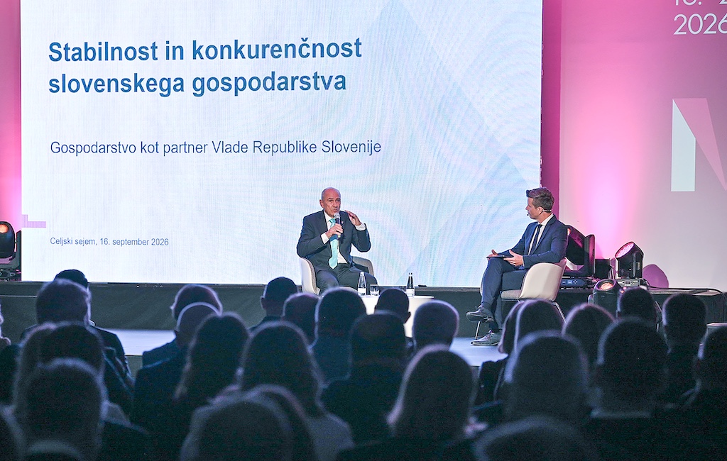 Javni sektor: Plus 70.000 ljudi in skoraj podvojena masa plač