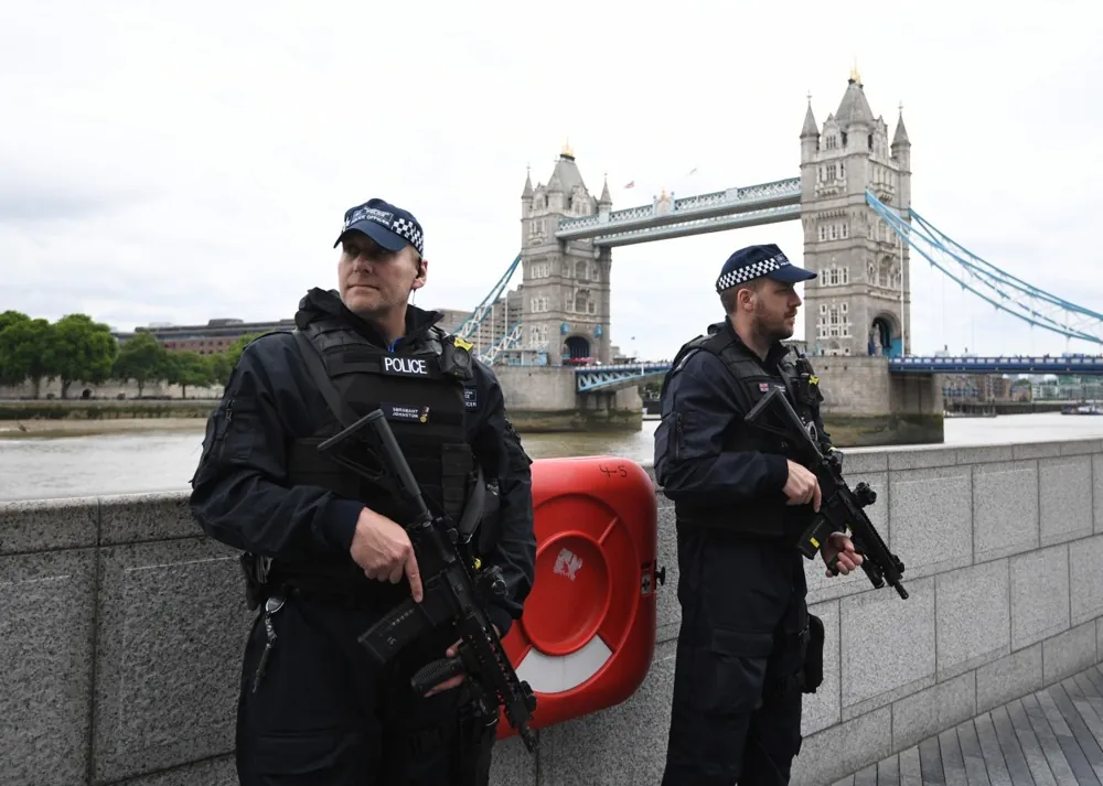 Šef britanske MI5 opozarja: Rusija in Iran stopnjujeta hibridno vojno proti Zahodu