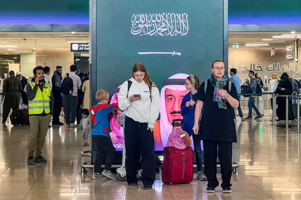 [Video] Iransko podprti hutijevci razstrelili letališče v prestolnici Savdske Arabije