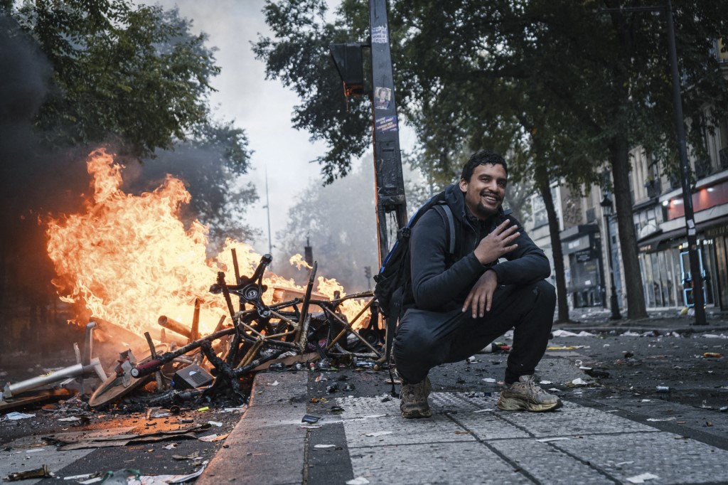 Levi mediji že hujskajo k uvozu francoskih protestov