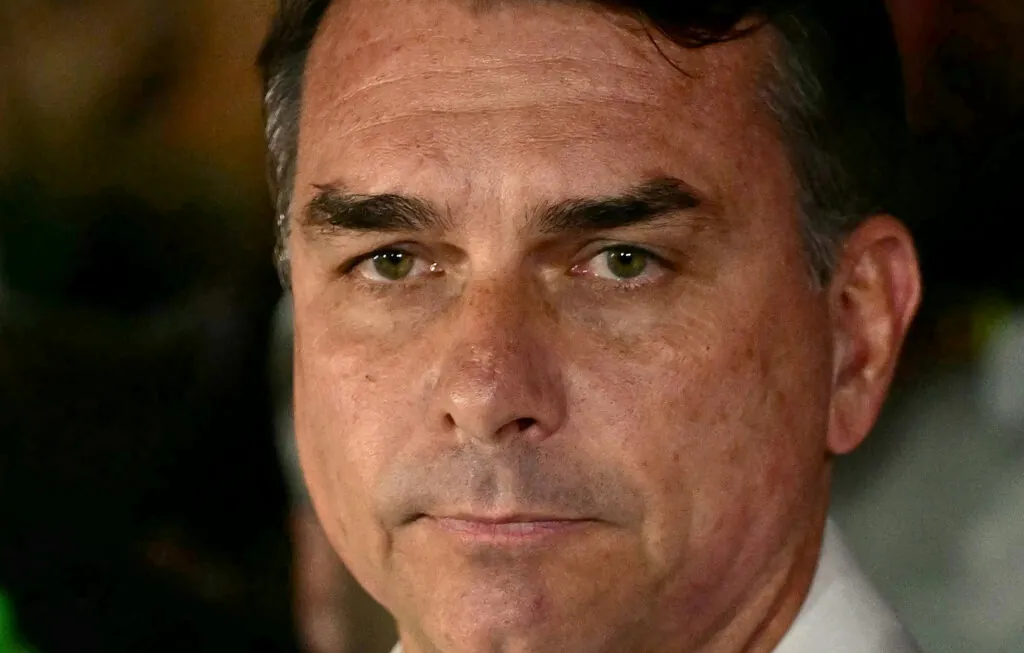 Flávio Bolsonaro iz ZDA: “Nisem pobegnil iz Brazilije, odšel sem zaradi Brazilije”