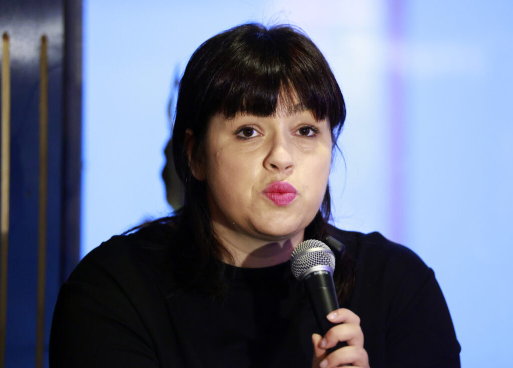 “Zdelo se nam je duhovito”: Kovačeva o zapisu svojega inštituta, ki se je norčeval iz žrtev povojnega nasilja