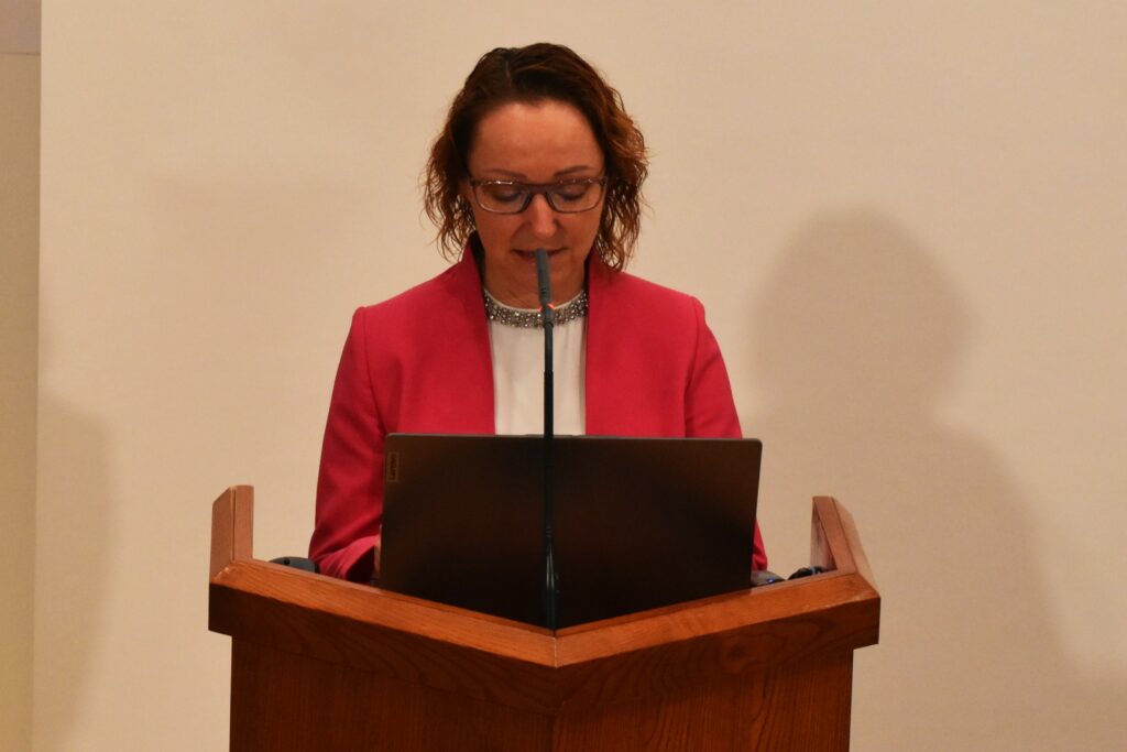 Ministrica Mateja Ribič napovedala svet za demografijo, do 2030 vsak četrti delavec tujec?