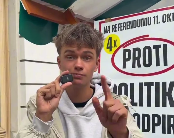 Nevladnikom v referendumski kampanji na pomoč tudi istospolnik, ki si v zadnjico tlači prste?