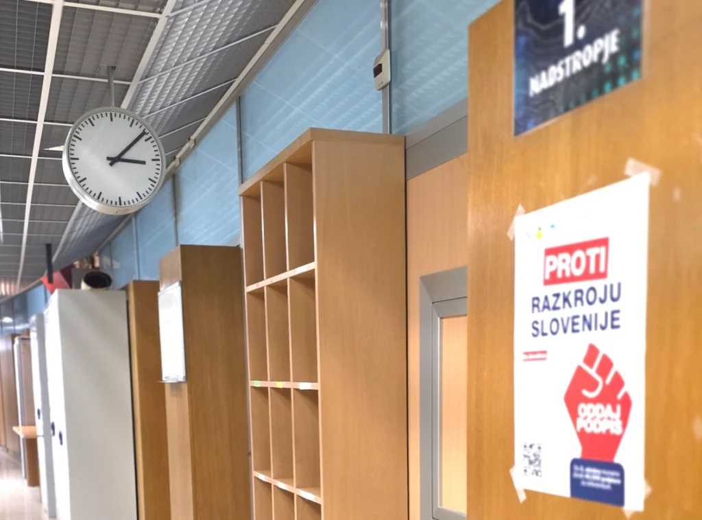 Hiša RTV: Nepristranskost na papirju, propaganda v hodnikih
